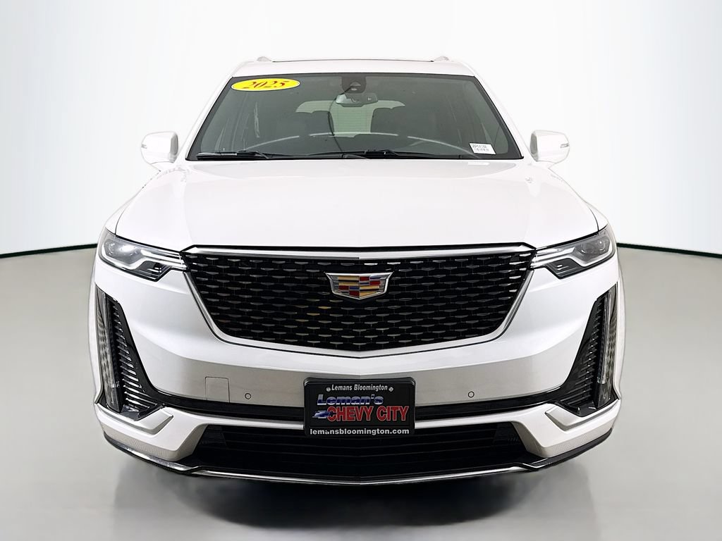 Used 2025 Cadillac XT6 Luxury FWD image 2