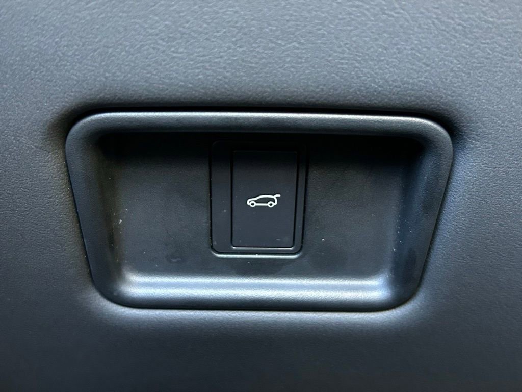 Used 2025 Land Rover Range Rover Sport SE image 50