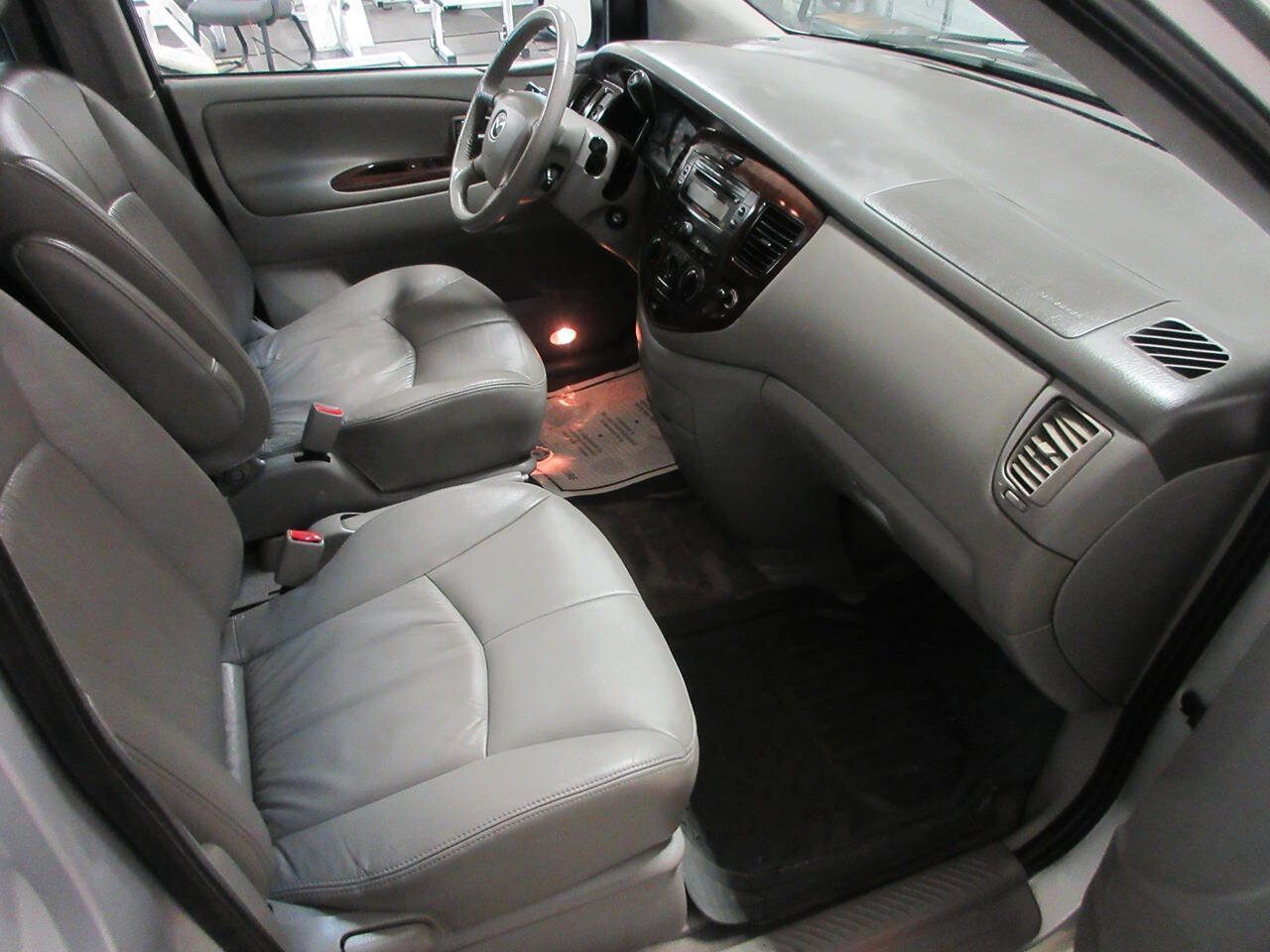 Used 2000 MAZDA MPV LX image 9