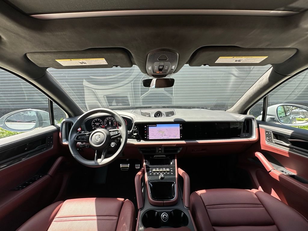 Certified 2025 Porsche Cayenne Turbo AWD/4WD image 35
