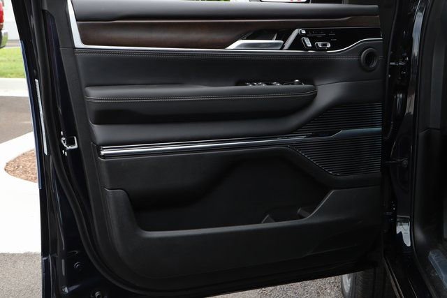 New 2024 Jeep Grand Wagoneer L 4WD w/ Convenience Group III image 18