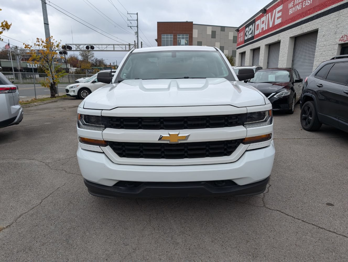 Used 2017 Chevrolet Silverado 1500 Custom w/ Custom Convenience Package RWD image 3