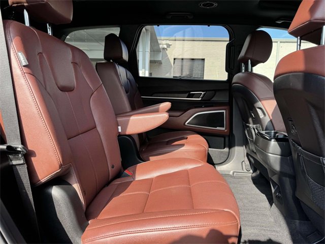 Used 2024 Kia Telluride EX w/ EX Captain's Chair Package image 14
