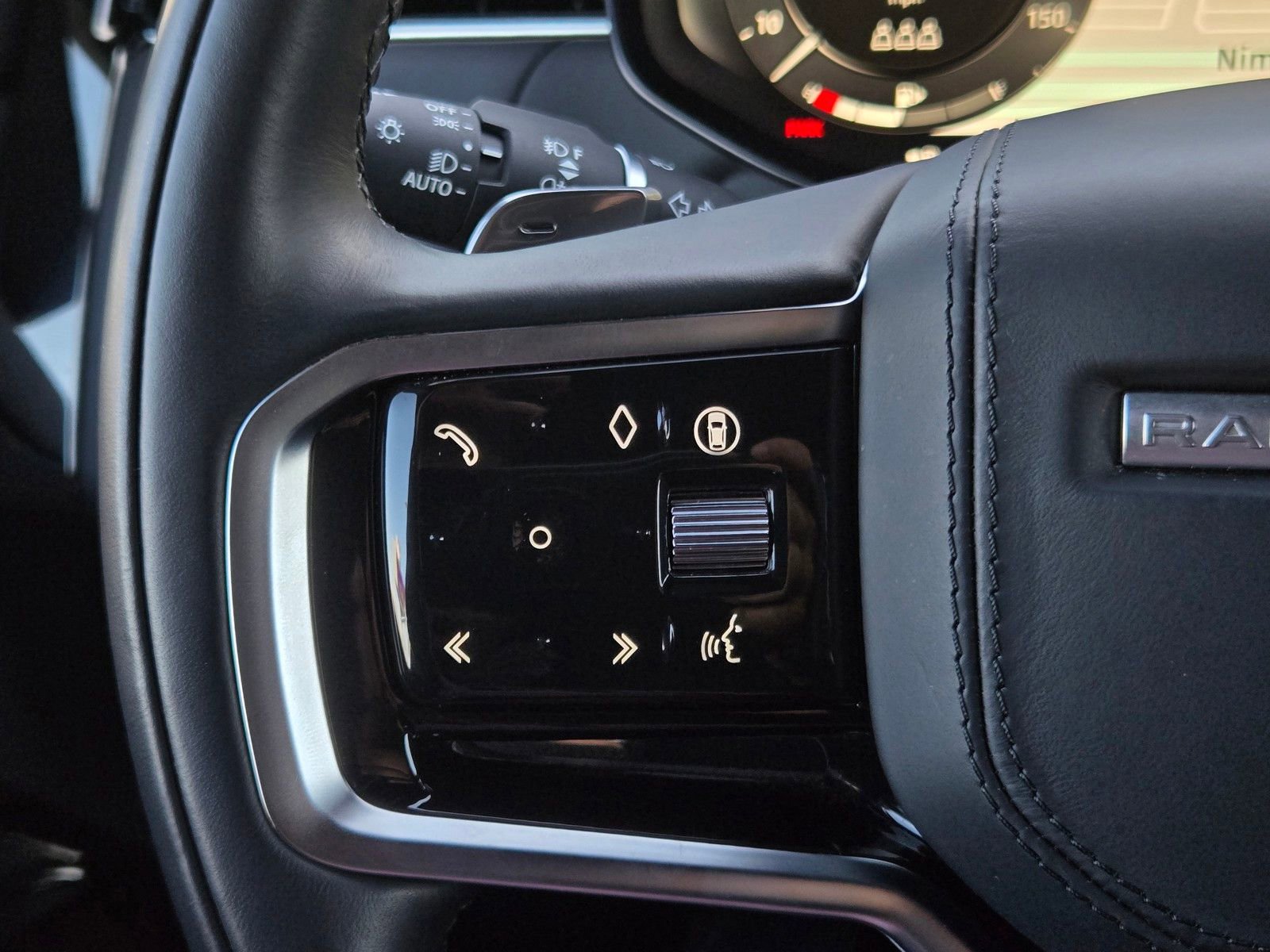 Used 2025 Land Rover Range Rover Sport SE image 22