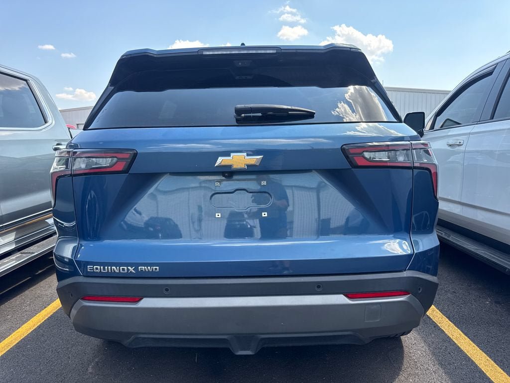 Used 2025 Chevrolet Equinox LT w/ Convenience Package II AWD/4WD image 3