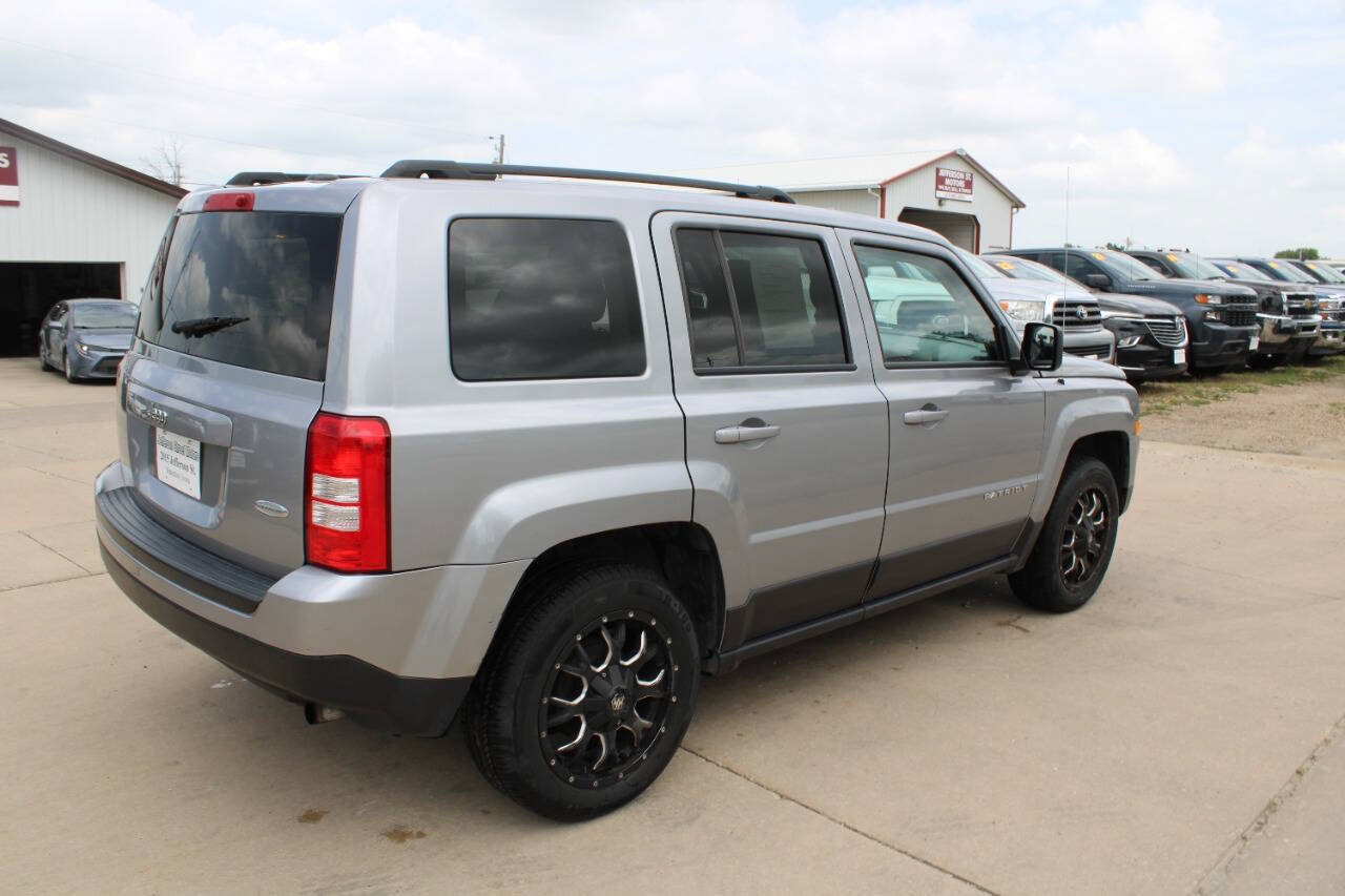 Used 2017 Jeep Patriot Latitude FWD image 8