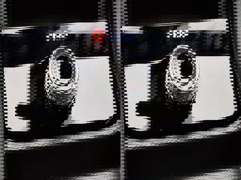 New 2025 Jeep Grand Cherokee Laredo X w/ Luxury Tech Group I image 12