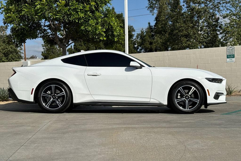 Used 2025 Ford Mustang Coupe image 6