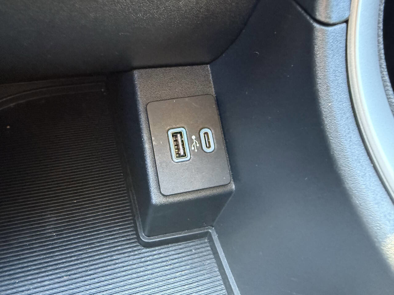 Used 2022 Ford Edge SE w/ Black Appearance Package image 23