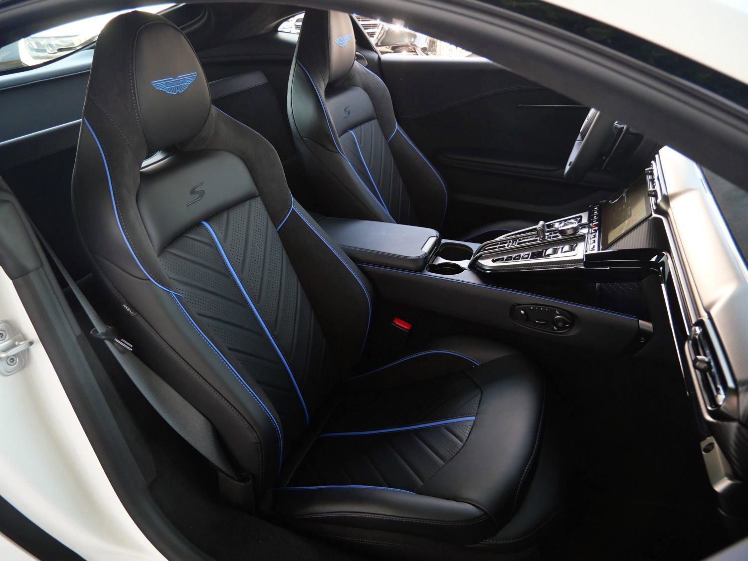 New 2026 Aston Martin V8 Vantage S RWD image 12