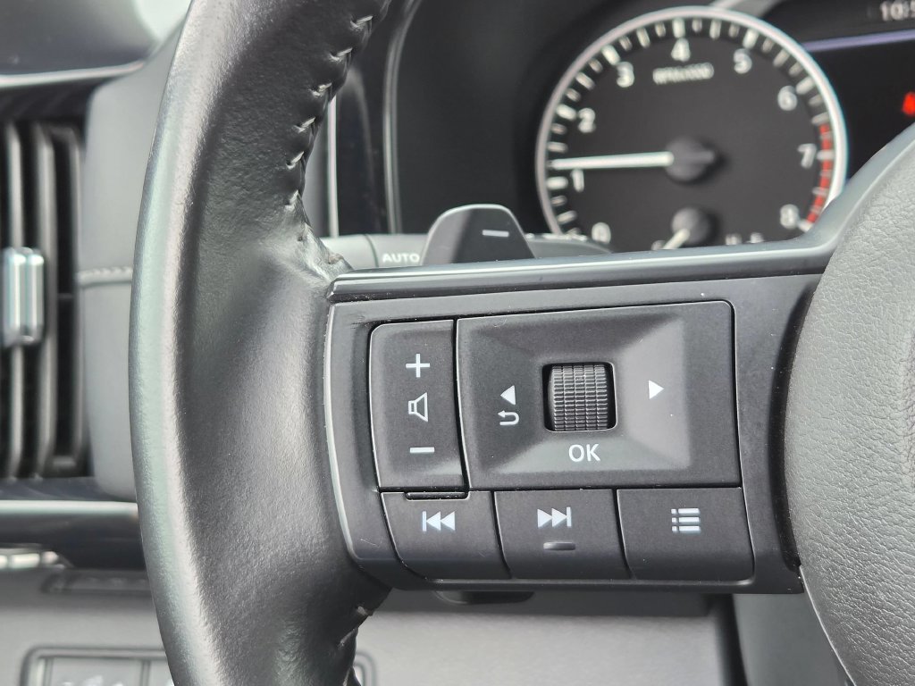 Used 2025 Nissan Pathfinder SV AWD/4WD image 18