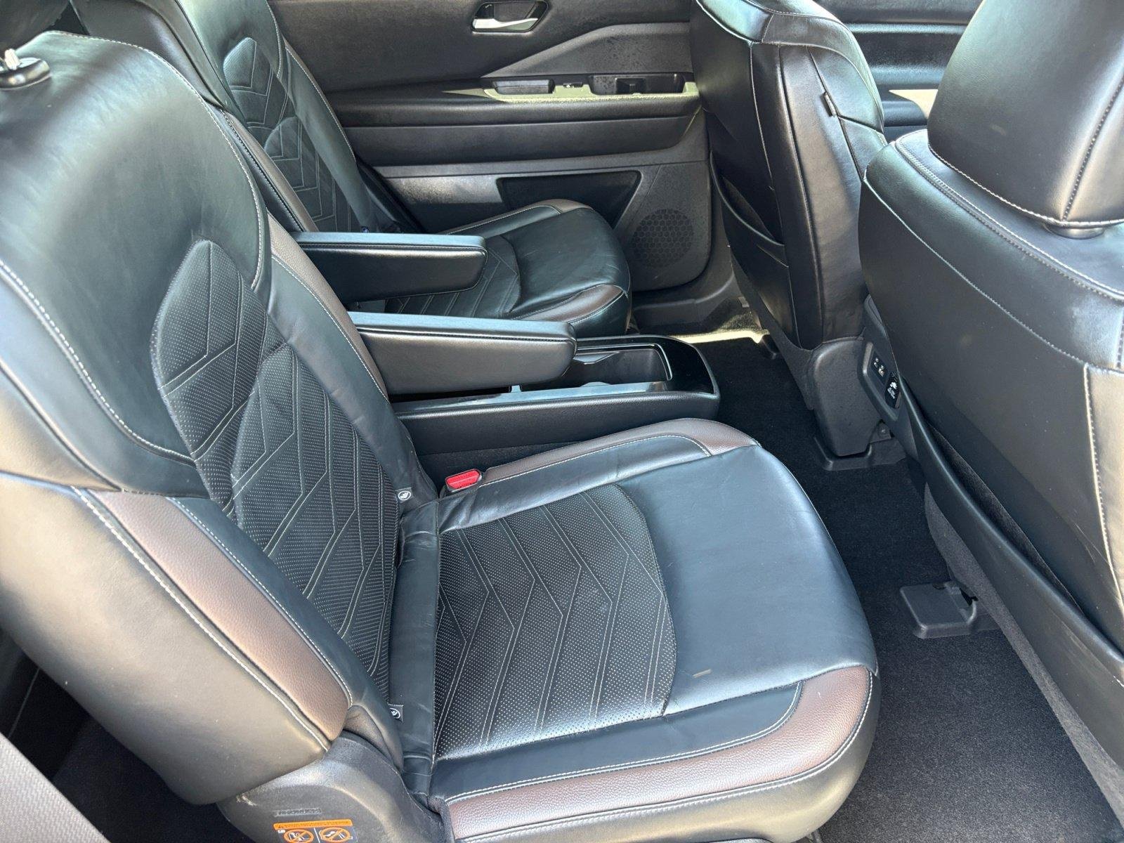 Used 2022 Nissan Pathfinder Platinum w/ Cargo Package FWD image 18