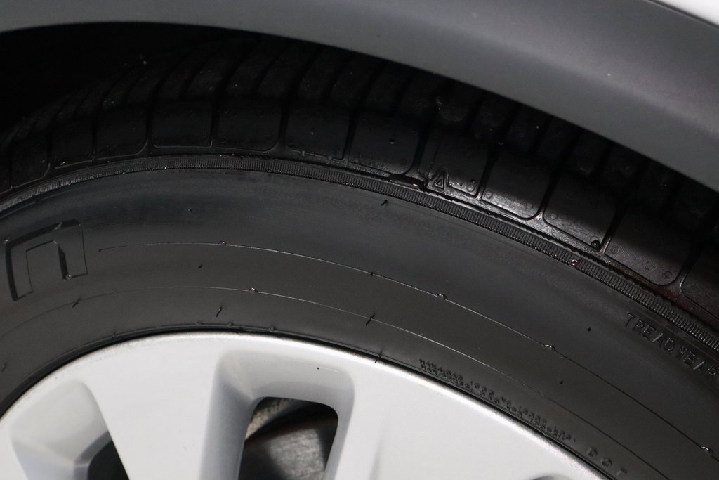 Used 2024 Land Rover Discovery S image 20