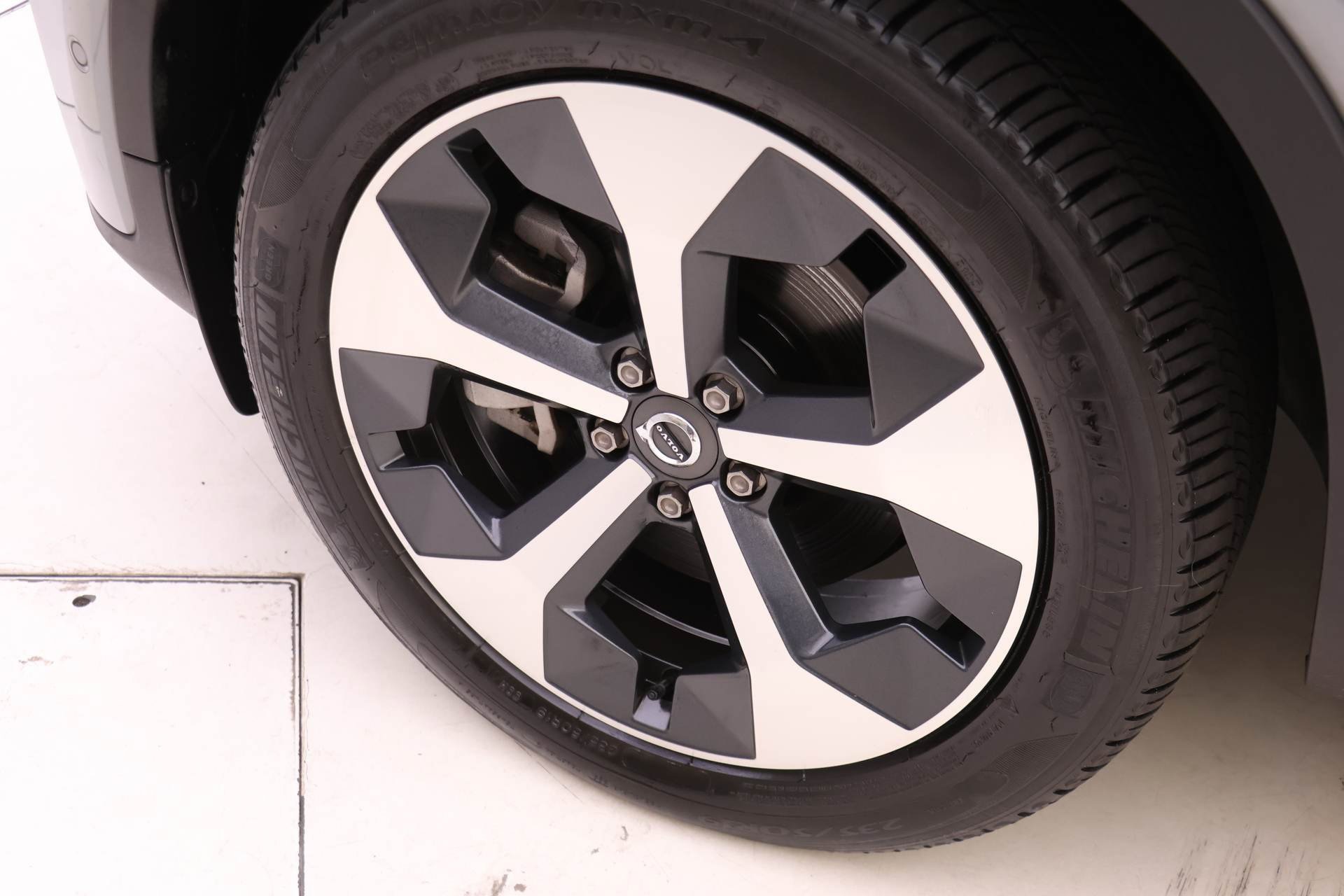 Certified 2024 Volvo XC40 B5 Plus image 24