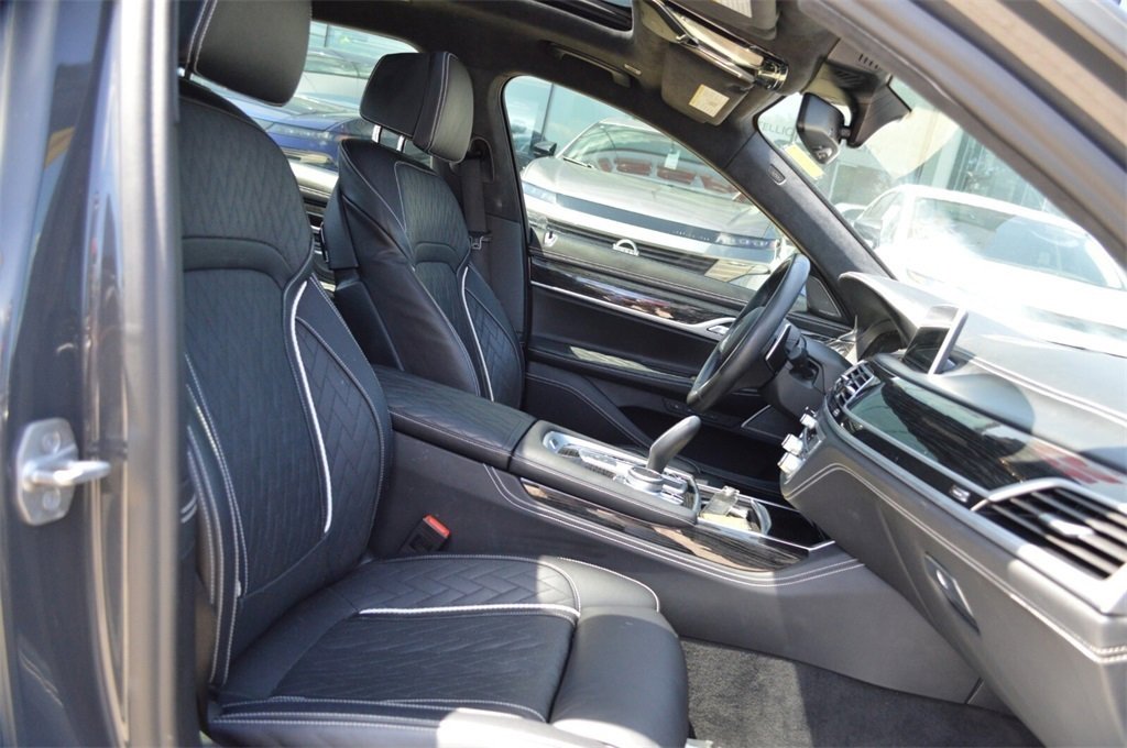 Used 2021 BMW 750i xDrive w/ M Sport Package image 23
