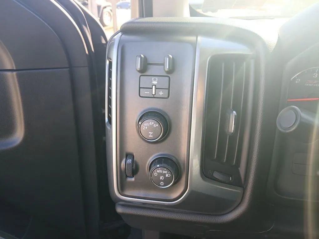 Used 2017 Chevrolet Silverado 1500 LT w/ All Star Edition image 23