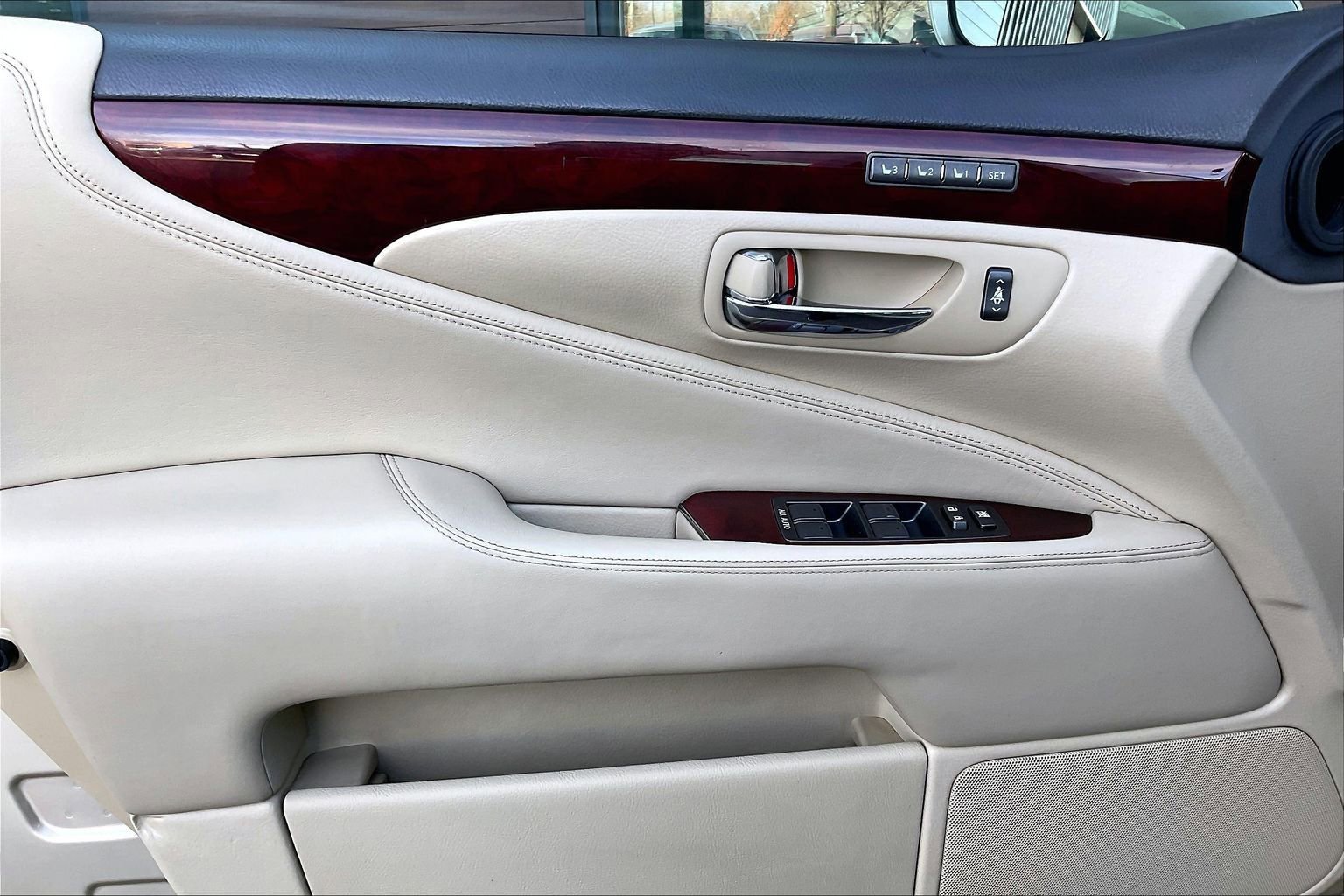 Used 2007 Lexus LS 460 L RWD image 15