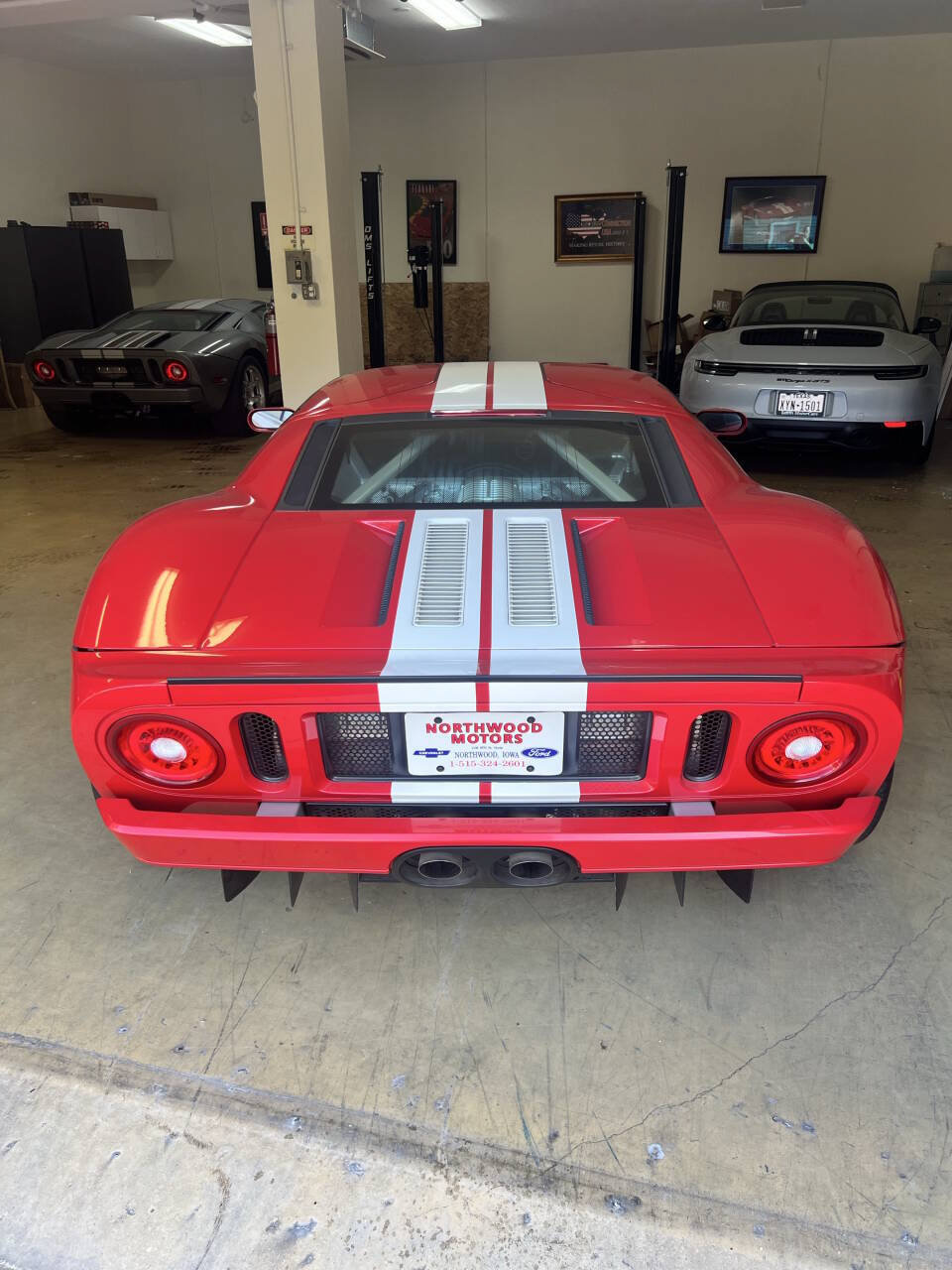Used 2005 Ford GT RWD image 50