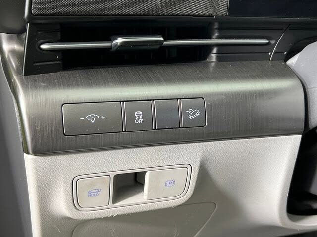 Used 2024 Hyundai Kona Limited FWD image 28