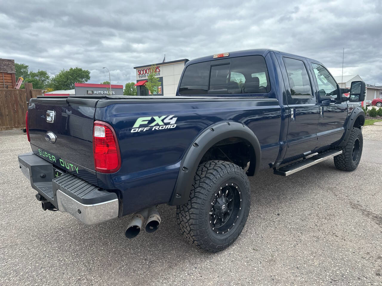 Used 2010 Ford F350 Lariat image 4