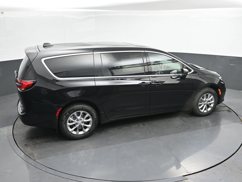 New 2026 Chrysler Pacifica Select image 32