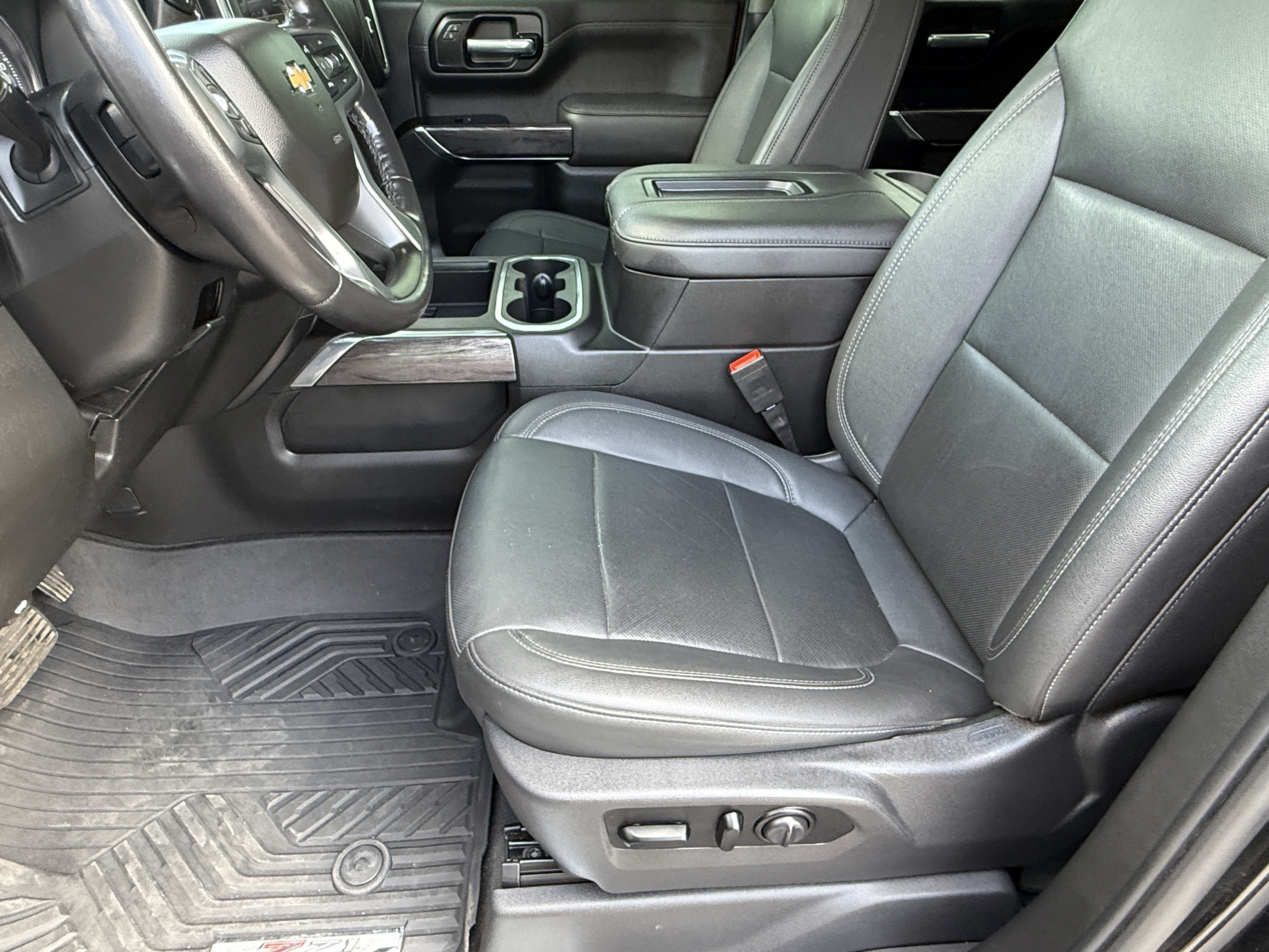 Used 2021 Chevrolet Silverado 1500 LTZ AWD/4WD image 16