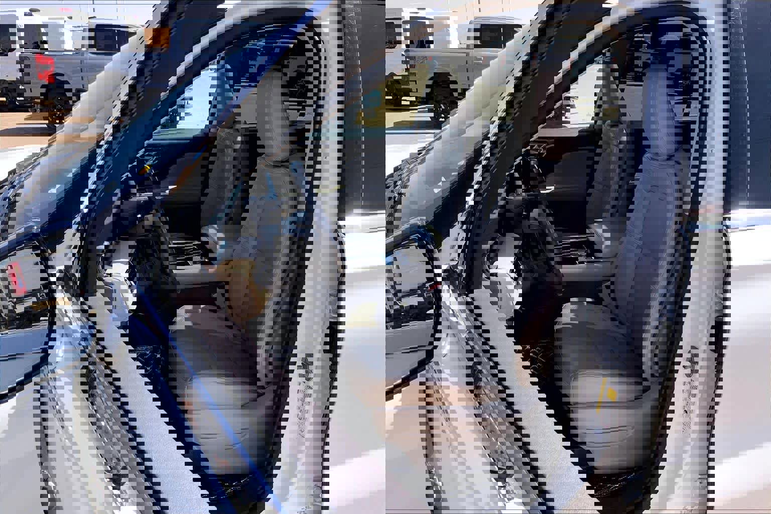 Used 2023 Lincoln Aviator Reserve w/ Equipment Group 201A image 8