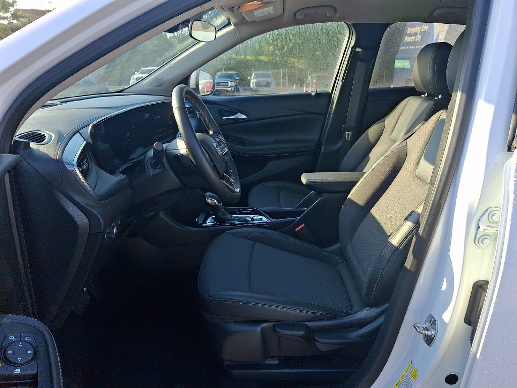 Used 2025 Buick Encore GX Preferred AWD/4WD image 13