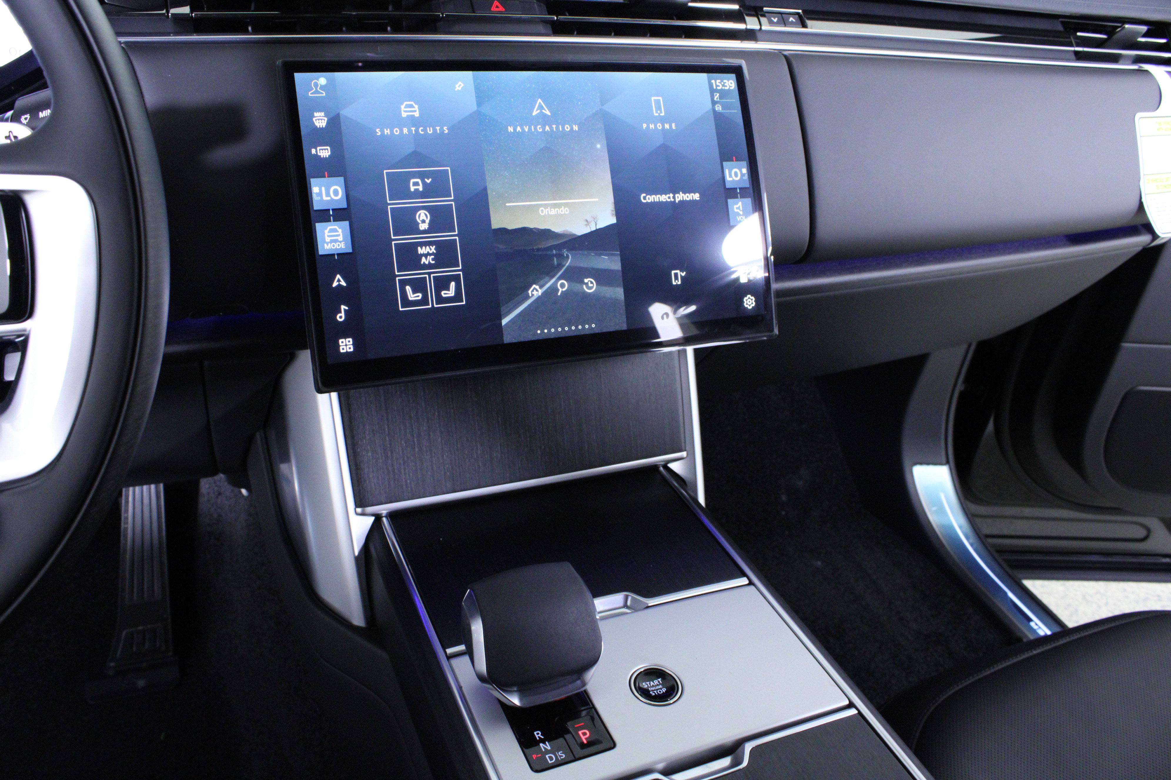 New 2026 Land Rover Range Rover Long Wheelbase SE image 19