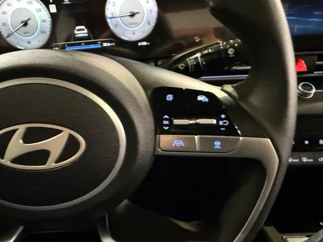 New 2025 Hyundai Elantra Limited image 17