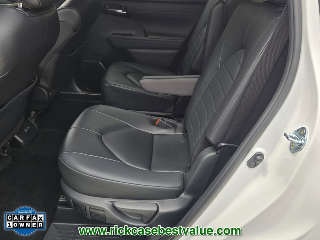 Used 2024 Toyota Highlander XLE image 12