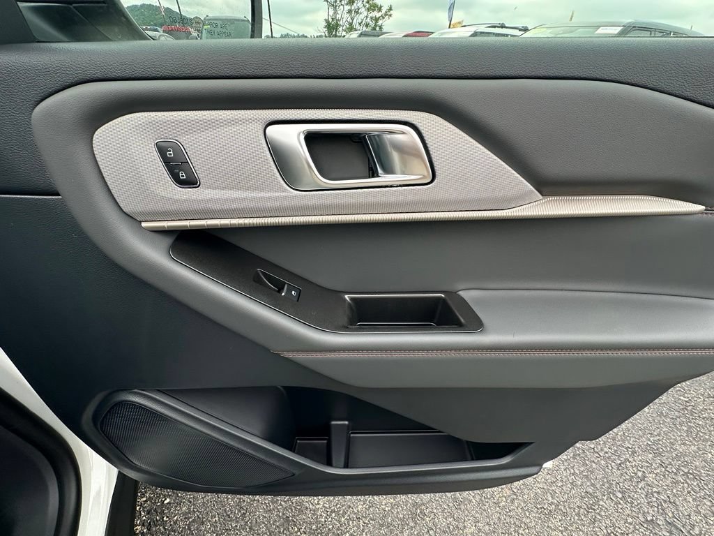 New 2026 Ford Explorer Active w/ Active Comfort Package AWD/4WD image 23