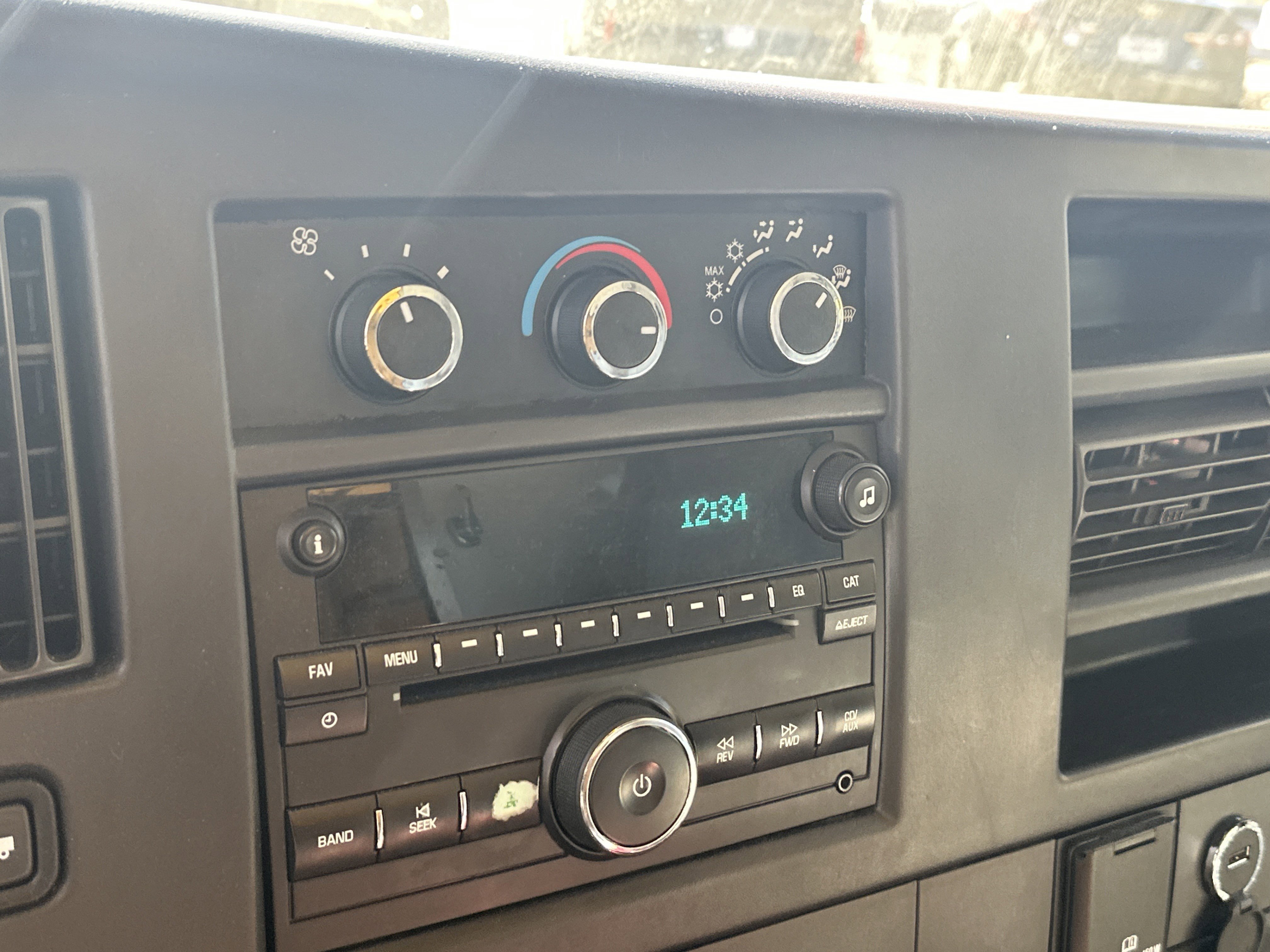 Used 2017 Chevrolet Express 3500 image 21