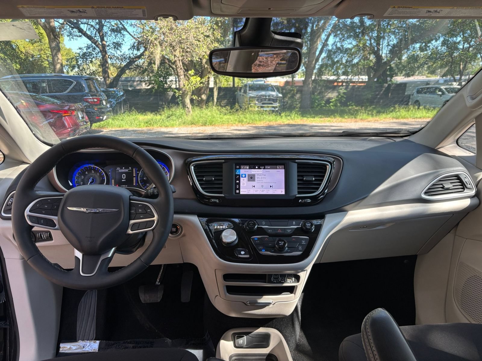 Used 2024 Chrysler Voyager LX FWD image 35
