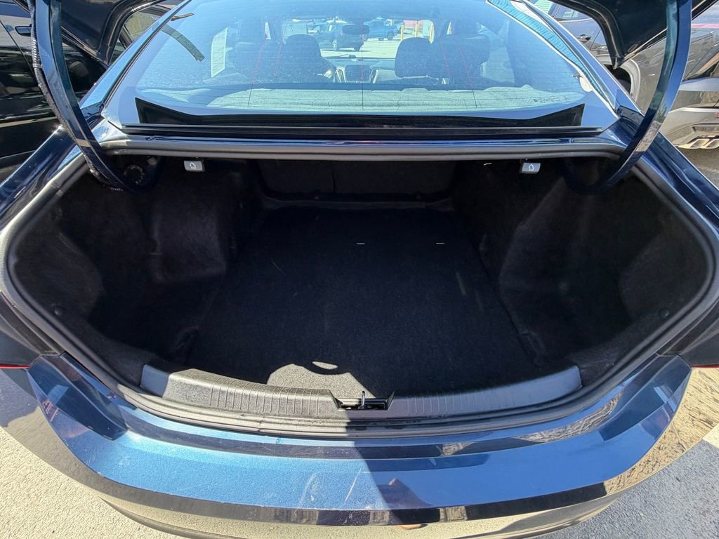 Used 2022 Chevrolet Malibu LT FWD image 11