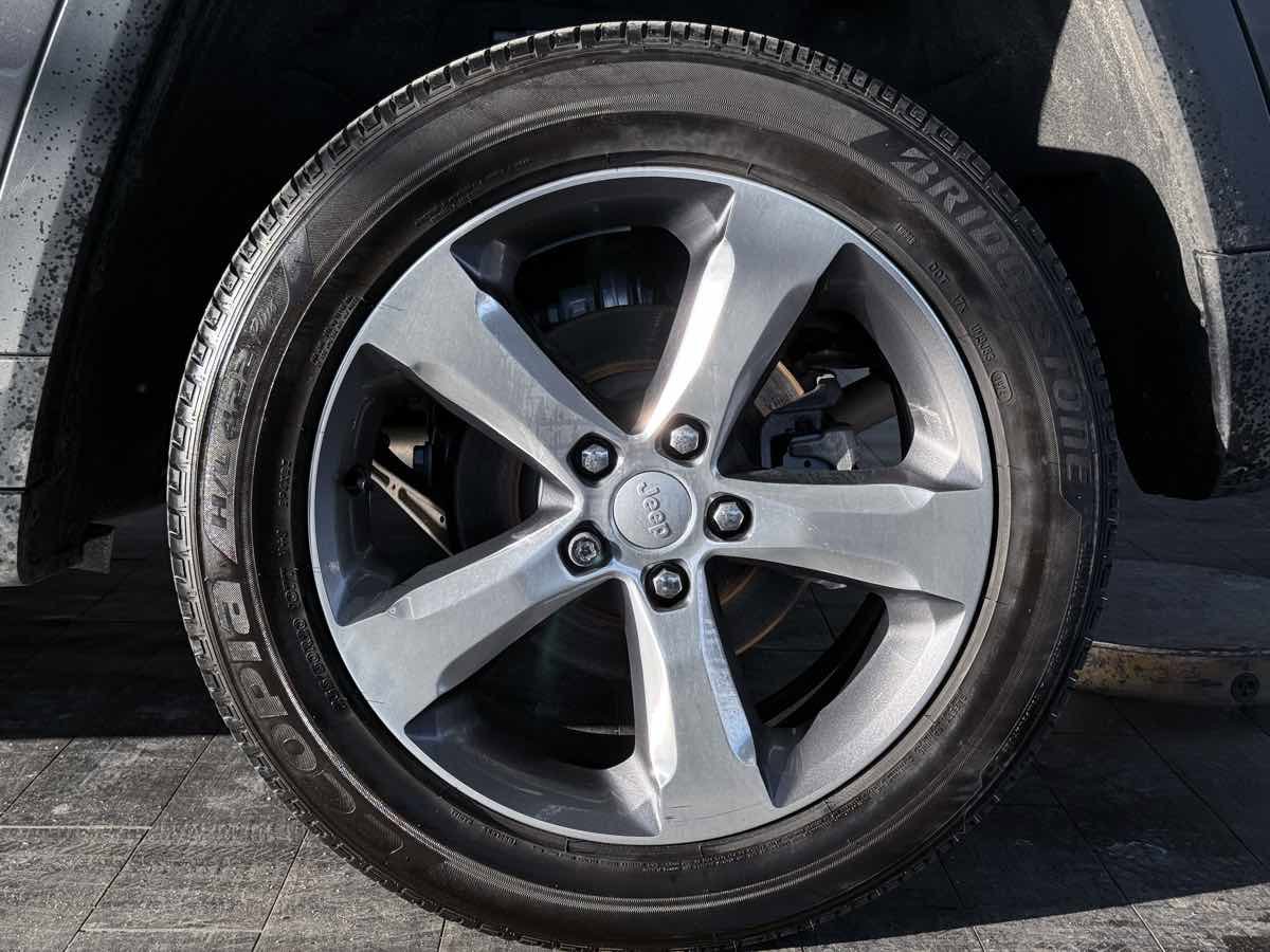 Used 2023 Jeep Grand Cherokee Laredo w/ Luxury Tech Group I image 36