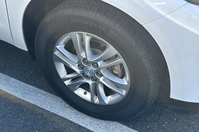Used 2019 Buick Enclave Essence FWD image 4