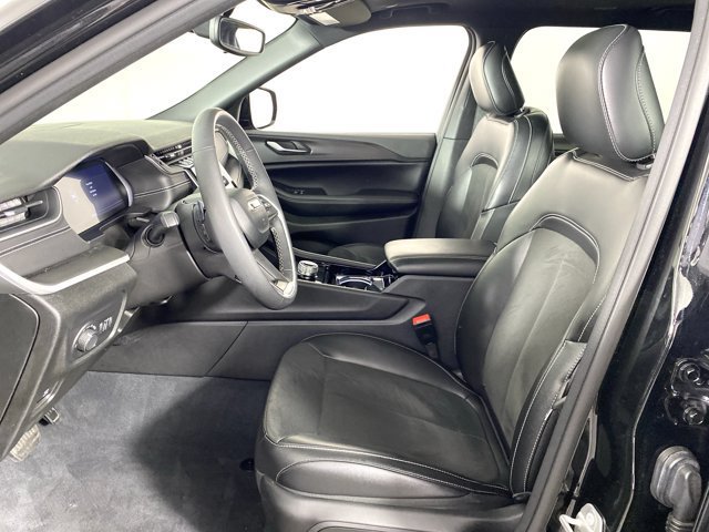 Used 2023 Jeep Grand Cherokee L Laredo AWD/4WD image 16