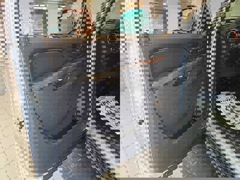 Used 2013 Chevrolet Suburban LTZ image 7