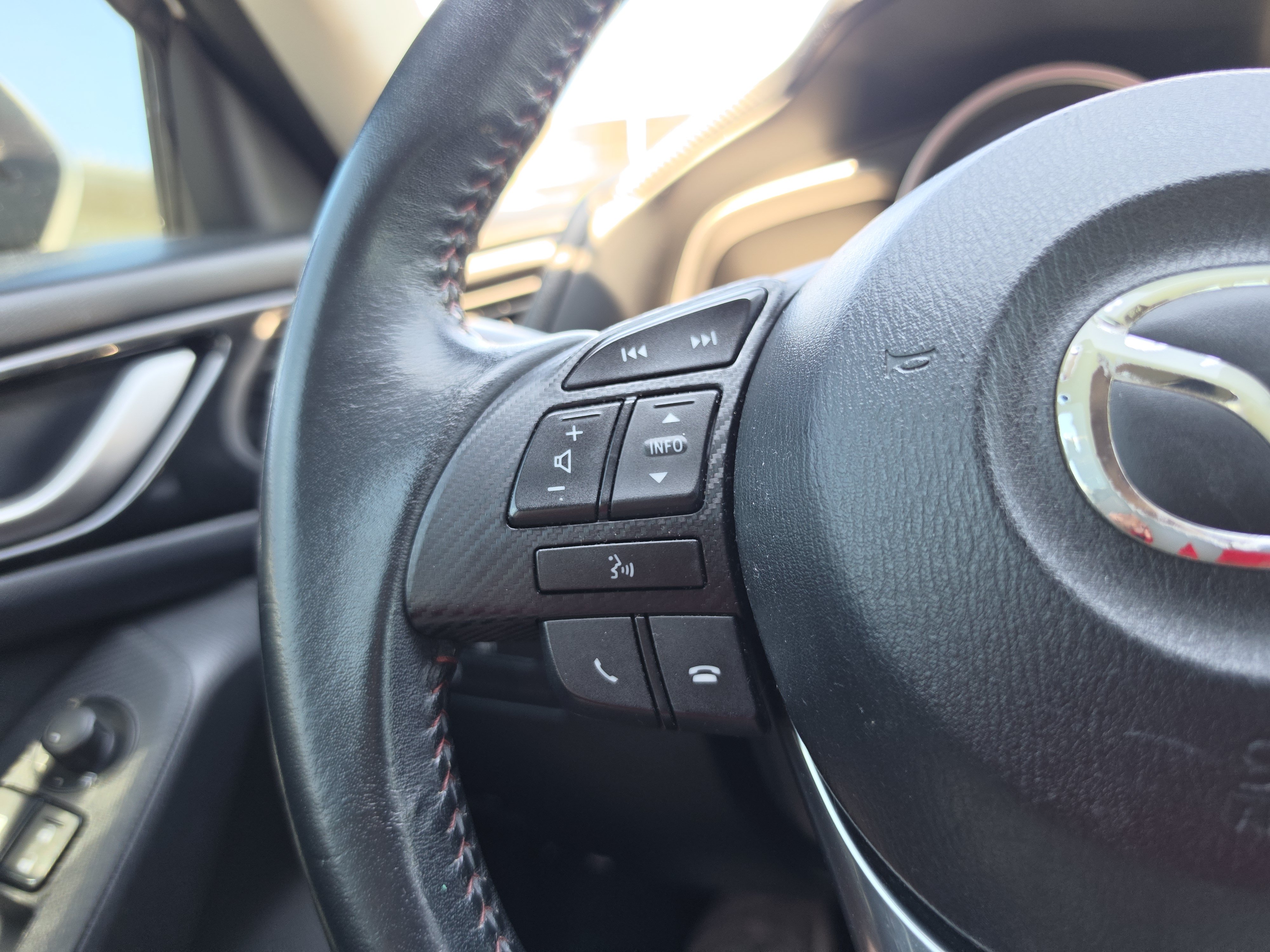 Used 2015 MAZDA MAZDA3 i Touring w/ Technology Package FWD image 21