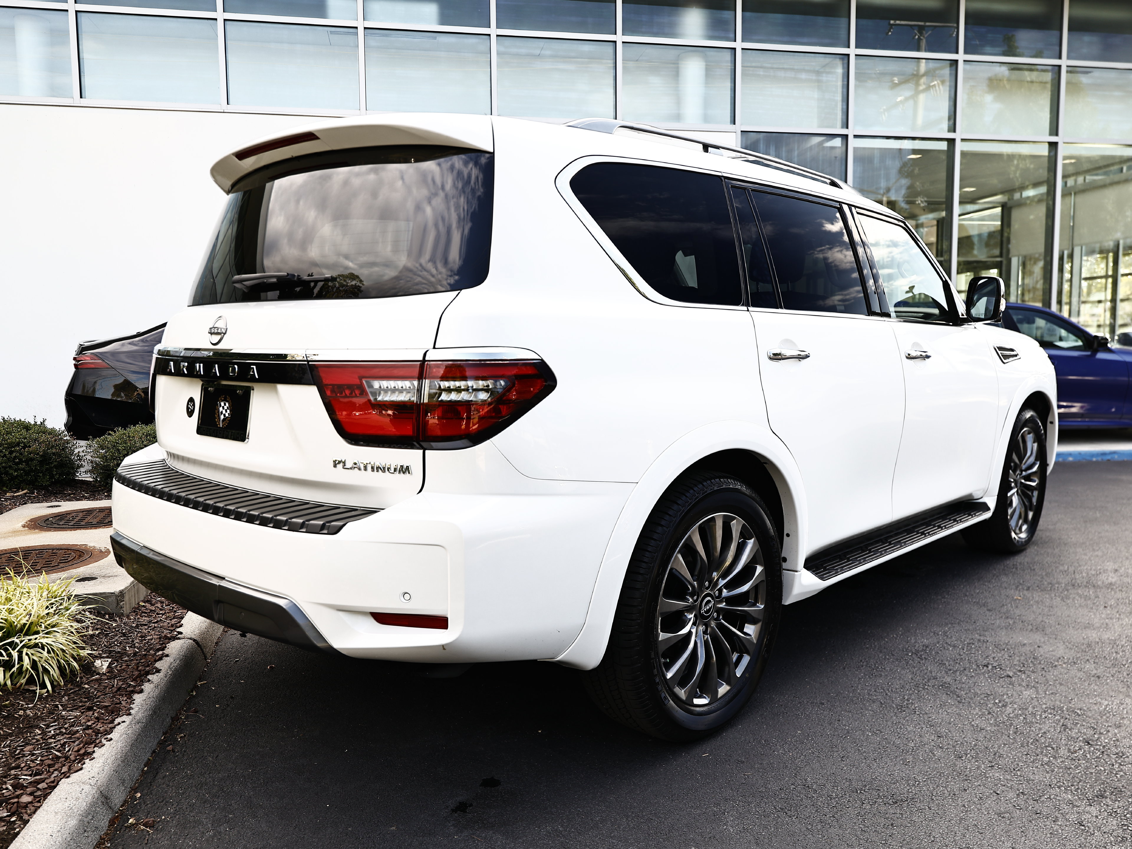 Used 2024 Nissan Armada Platinum w/ Captain's Chairs Package AWD/4WD image 8