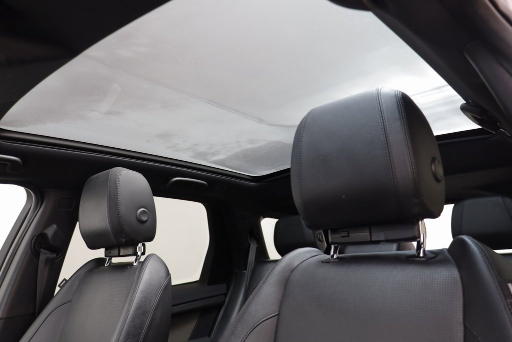 Used 2022 Land Rover Discovery Sport SE image 14