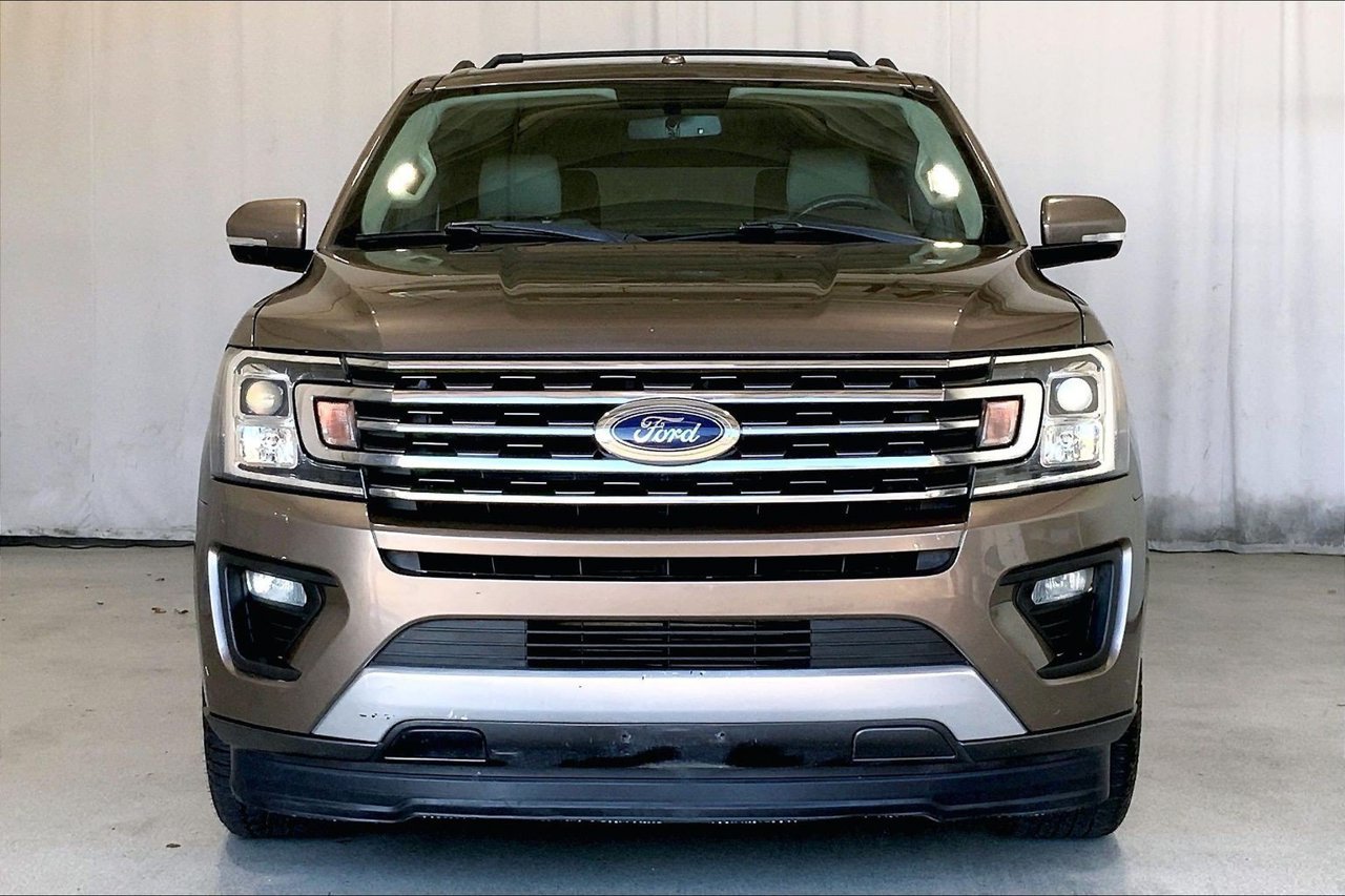 Used 2018 Ford Expedition Max XLT w/ Equipment Group 201A RWD image 2