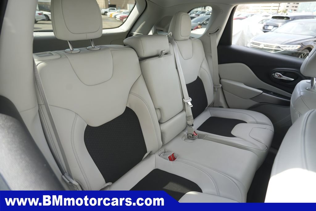 Used 2021 Jeep Cherokee Latitude Plus AWD/4WD image 25