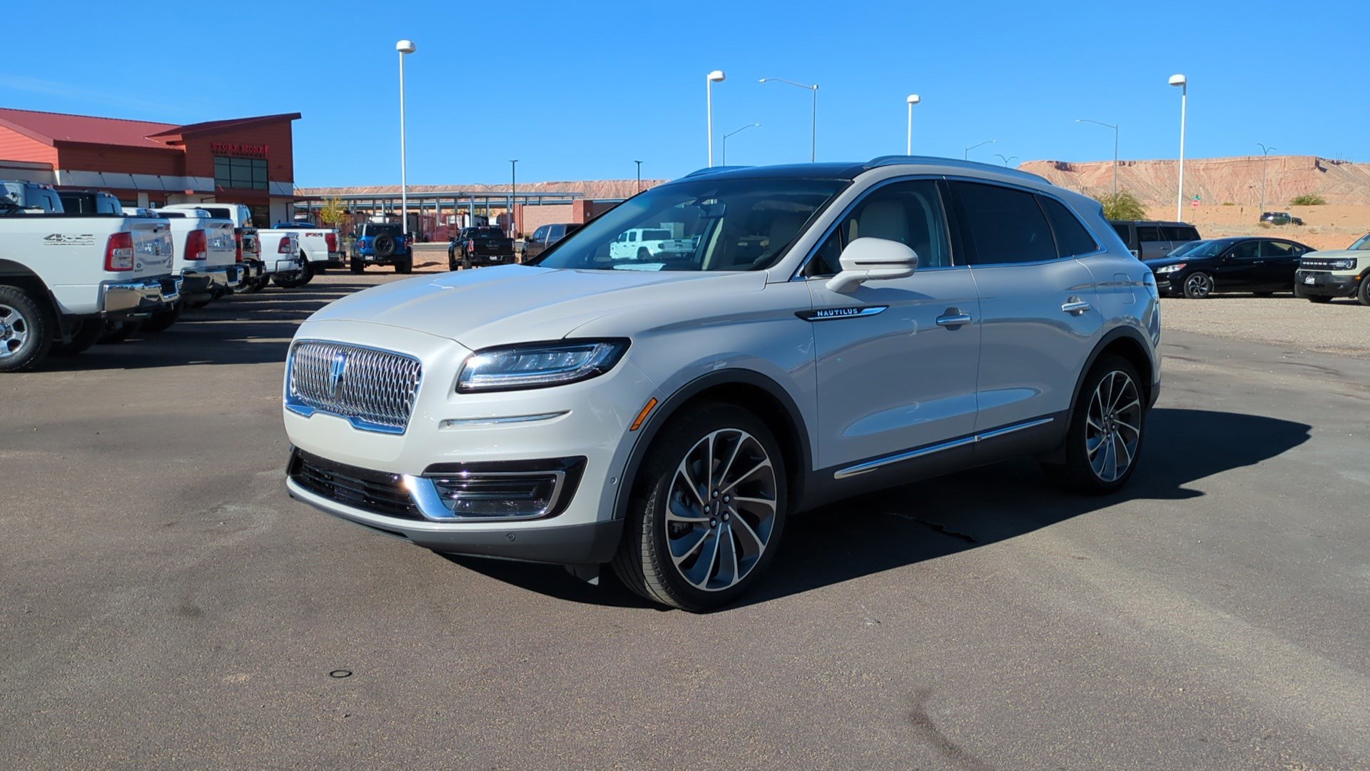 Used 2020 Lincoln Nautilus Reserve w/ Equipment Group 201A image 8