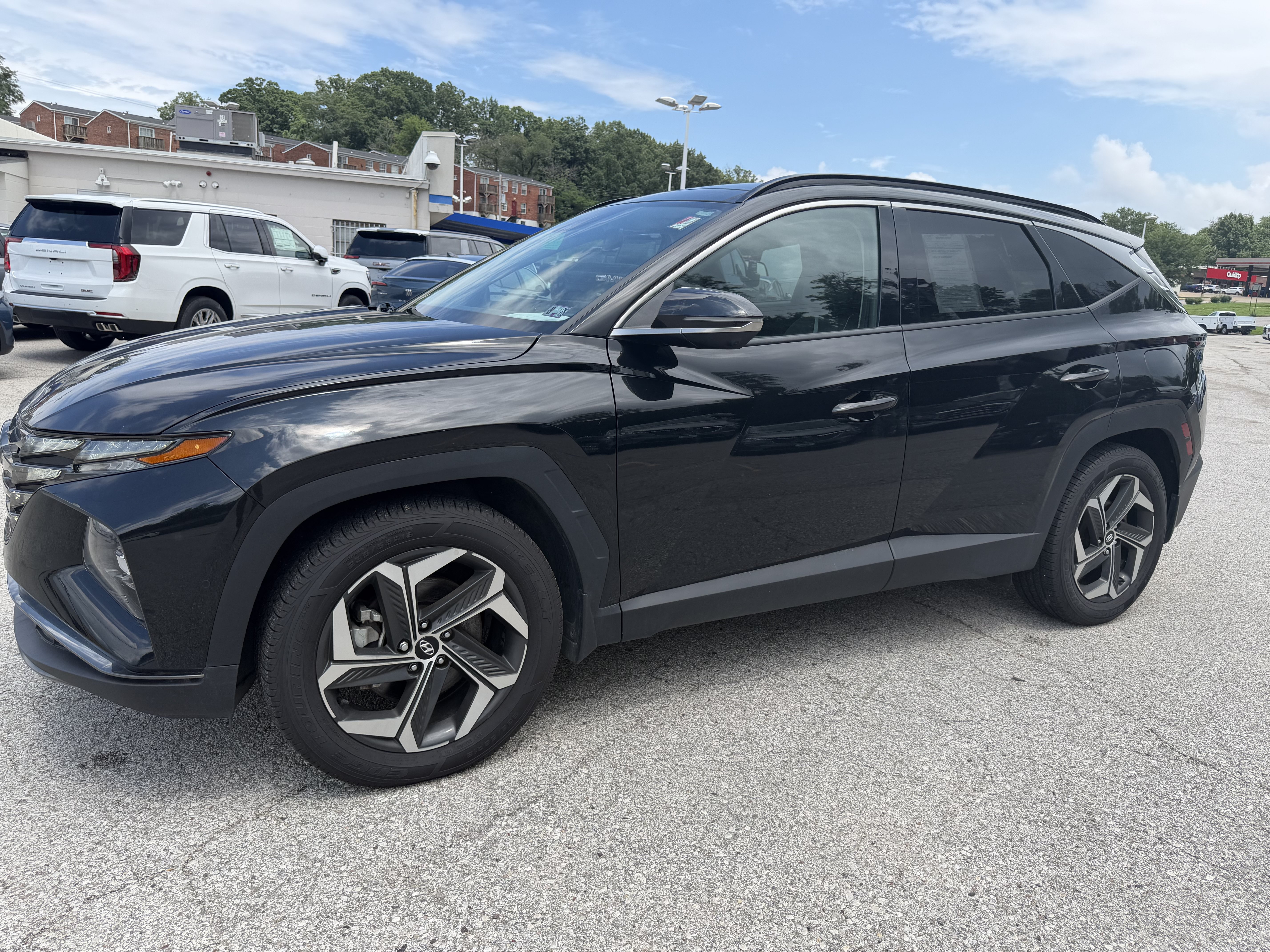 Used 2022 Hyundai Tucson Limited w/ Cargo Package FWD image 3