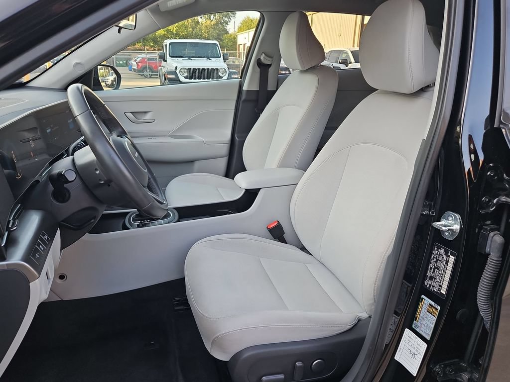 Used 2025 Hyundai Kona SEL FWD image 25