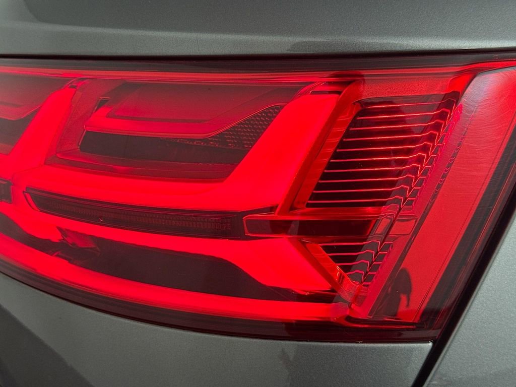 Used 2017 Audi Q7 3.0T Premium Plus w/ Premium Plus Package image 34