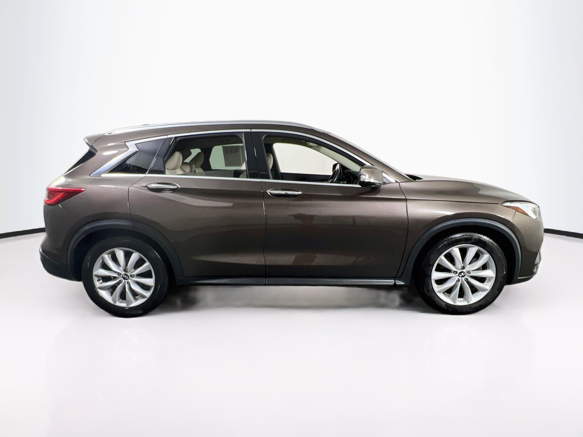 Used 2019 INFINITI QX50 Luxe AWD/4WD image 4