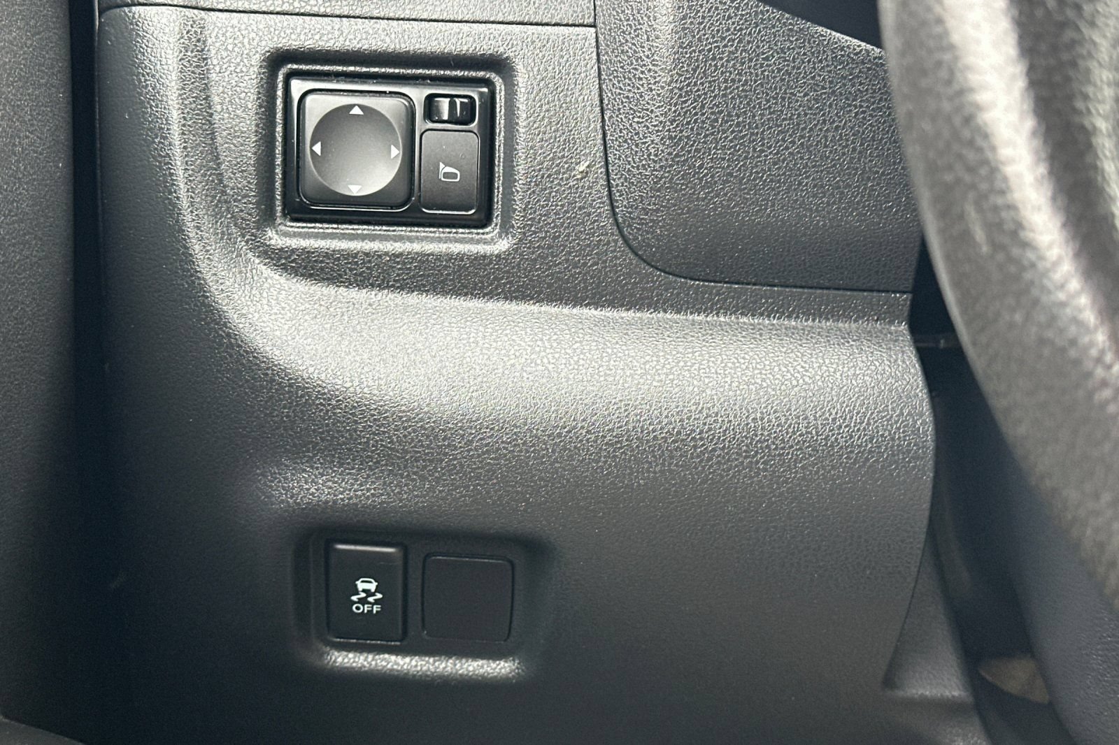 Used 2018 Nissan Versa Note SV FWD image 32